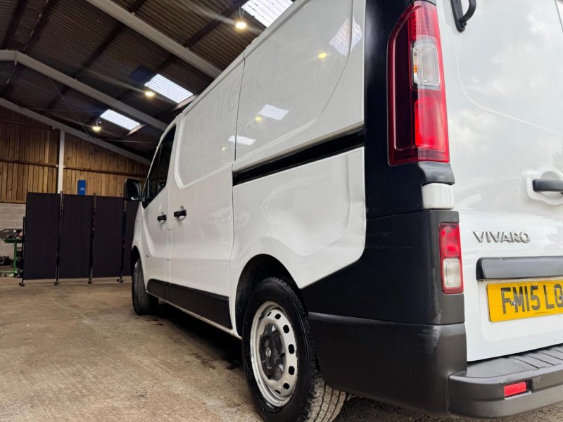VAUXHALL VIVARO