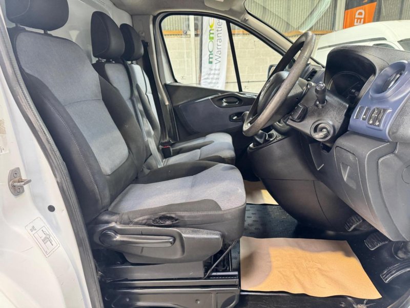 VAUXHALL VIVARO