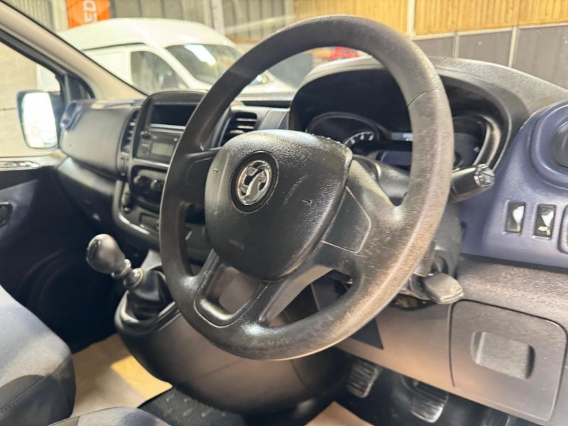 VAUXHALL VIVARO