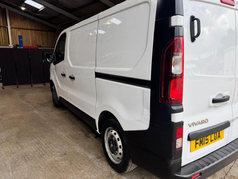 VAUXHALL VIVARO