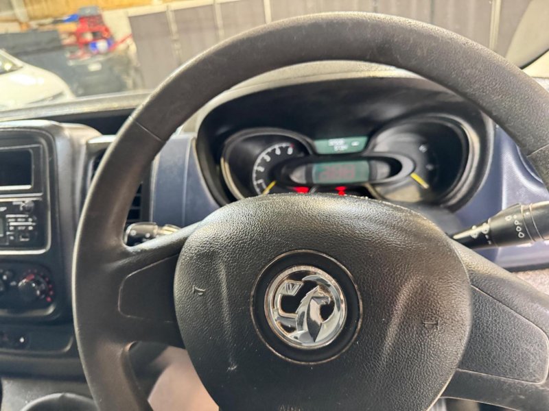 VAUXHALL VIVARO