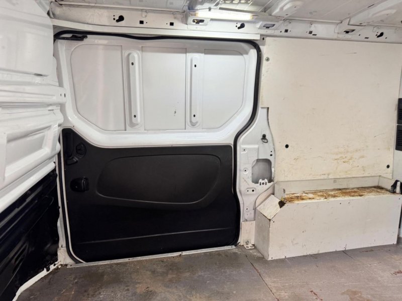 VAUXHALL VIVARO