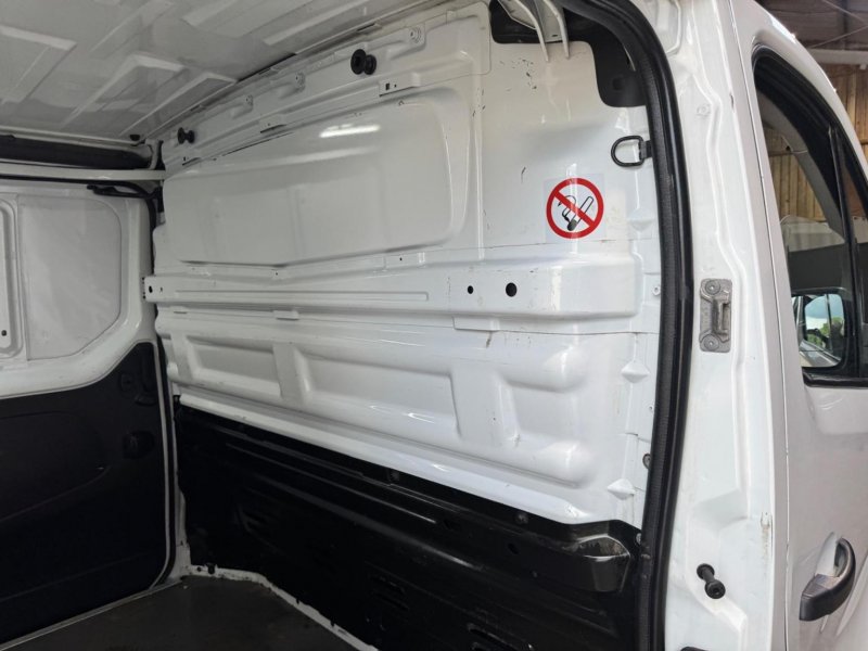 VAUXHALL VIVARO