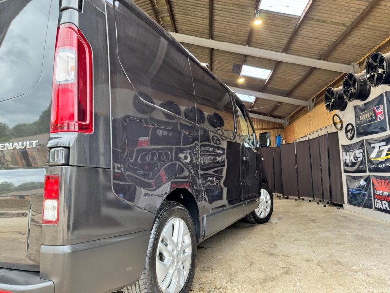 RENAULT TRAFIC