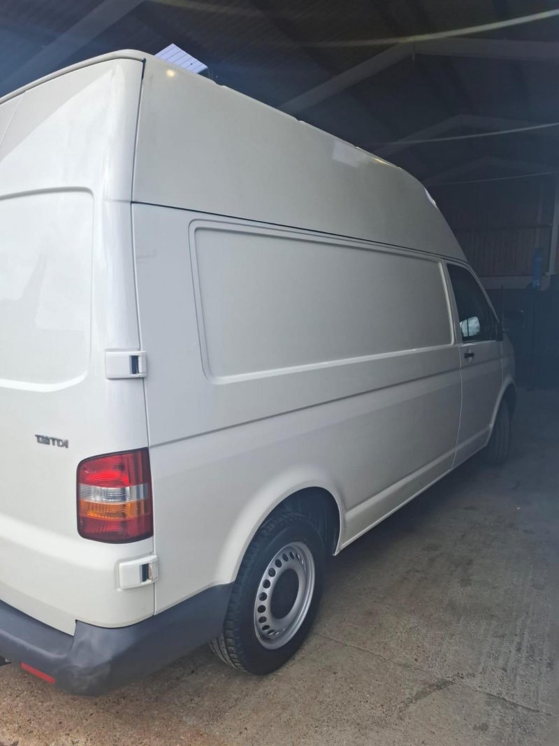 VOLKSWAGEN TRANSPORTER