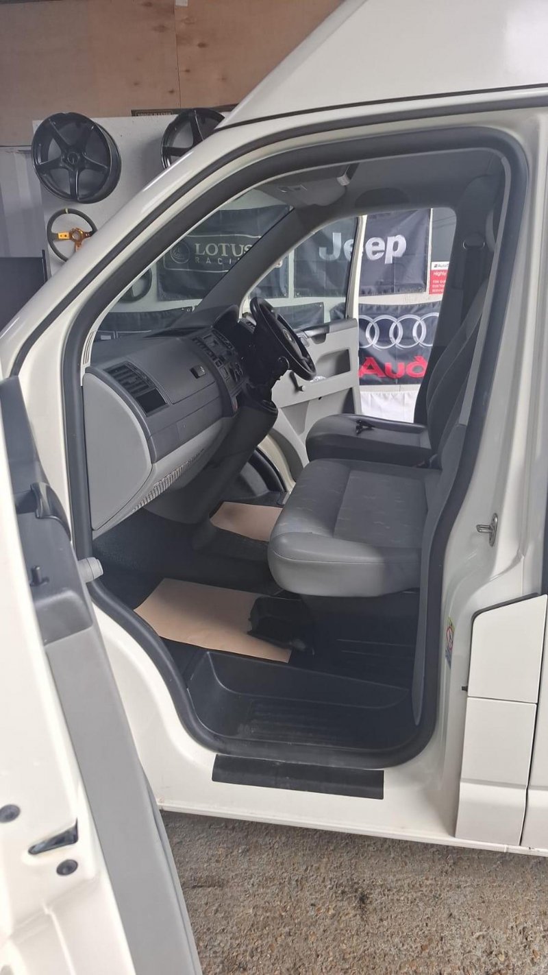 VOLKSWAGEN TRANSPORTER
