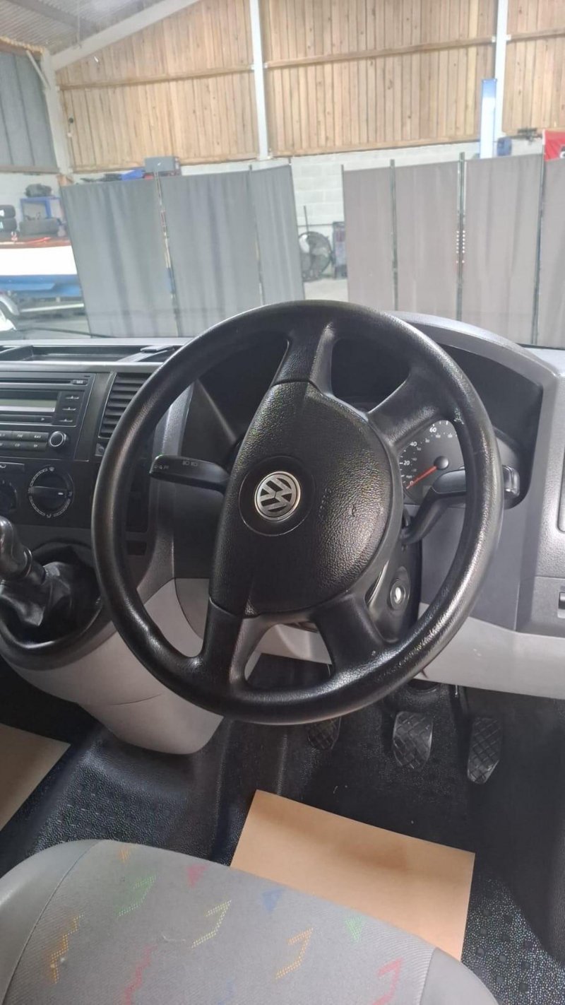 VOLKSWAGEN TRANSPORTER