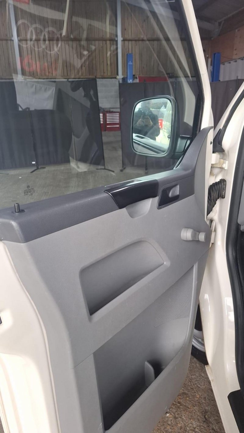 VOLKSWAGEN TRANSPORTER