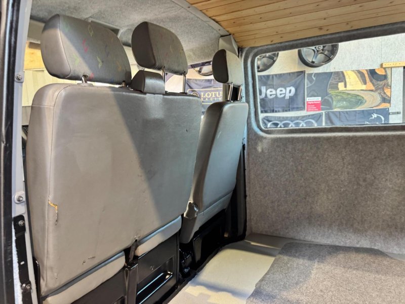VOLKSWAGEN TRANSPORTER