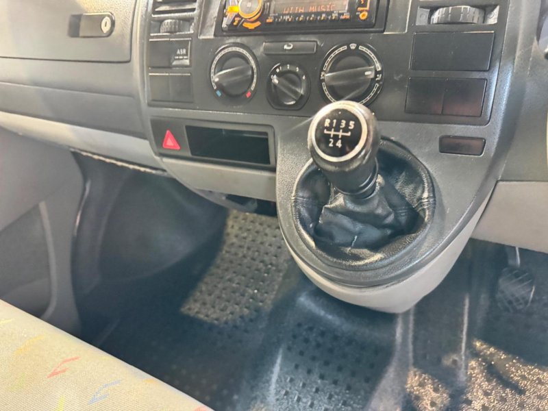 VOLKSWAGEN TRANSPORTER
