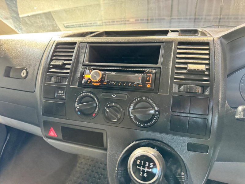 VOLKSWAGEN TRANSPORTER
