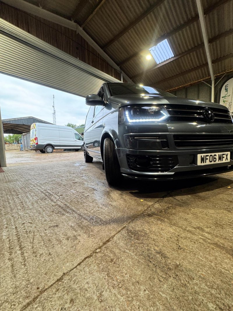 VOLKSWAGEN TRANSPORTER