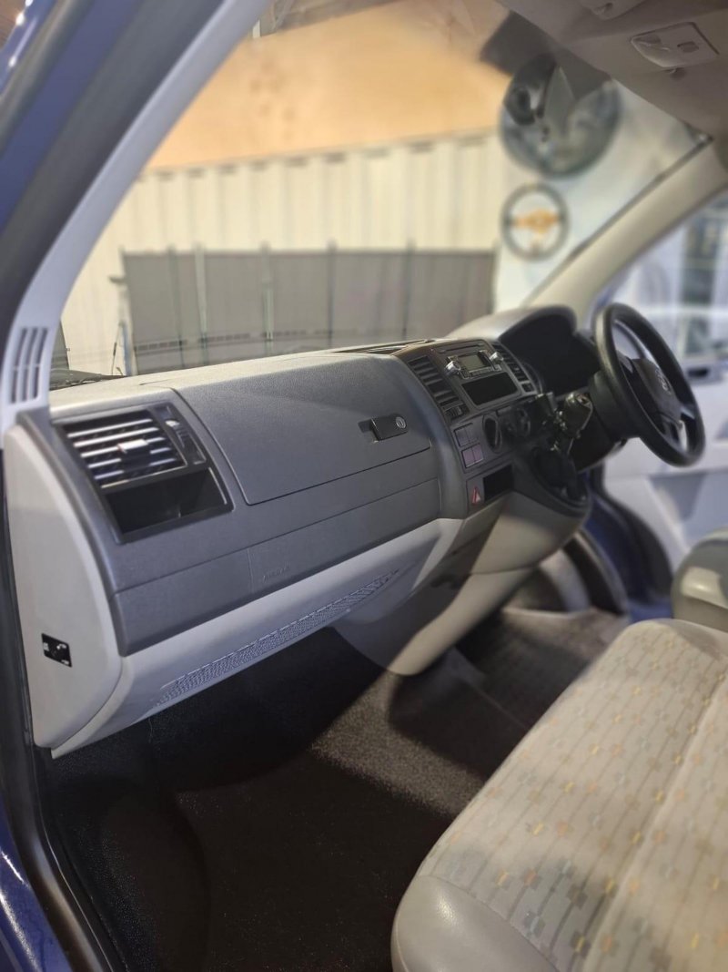 VOLKSWAGEN TRANSPORTER
