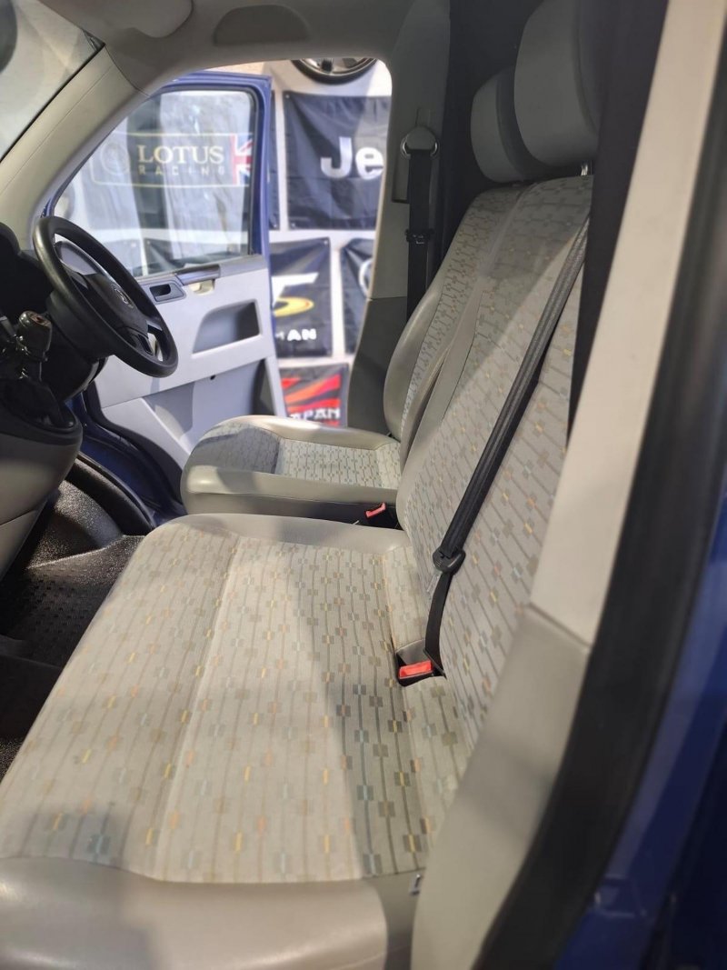 VOLKSWAGEN TRANSPORTER