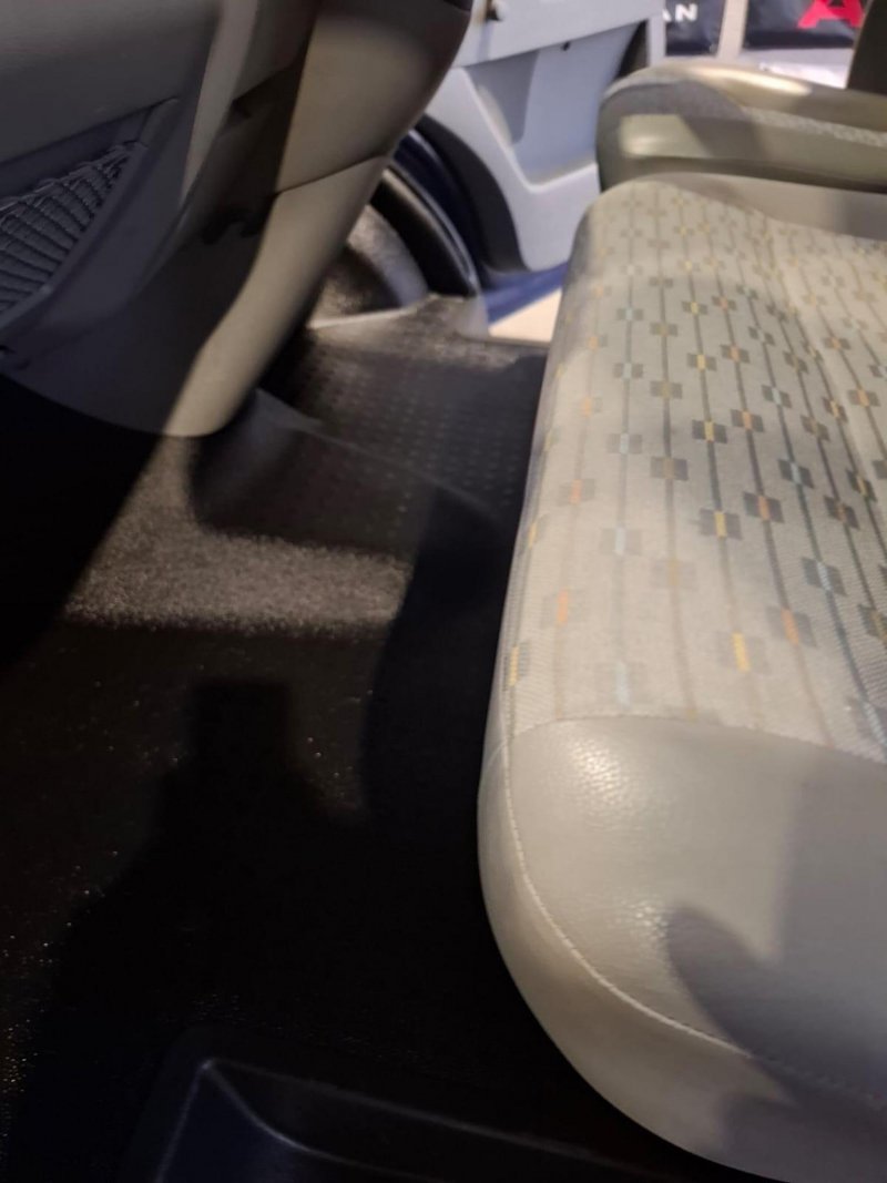 VOLKSWAGEN TRANSPORTER