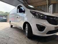 VAUXHALL VIVARO